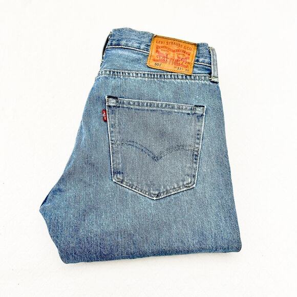 Levi's 501 Straight Leg Light Wash Button Fly Denim Jeans Size 33 x 32 - Picture 1 of 9